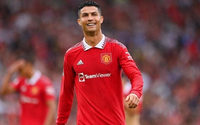 「一生の記憶だね」「偉大だ」C・ロナウドが少年ファンに“神対応”、ファンも称賛し先日の騒動を揶揄「これでも批判する？」