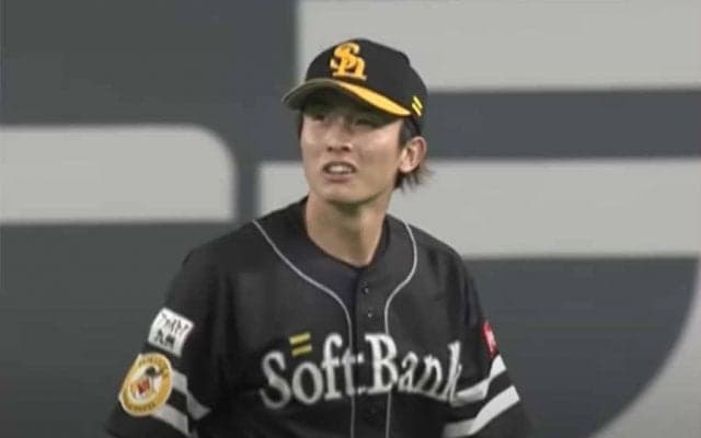 新庄監督は拍手、解説は「ボール追い越しました」と唖然　球場騒然…鷹周東の超美技