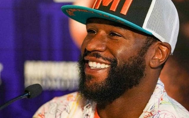 メイウェザー、日本で買ったダイヤだらけの高級時計に海外羨望「いくつあるんだ」