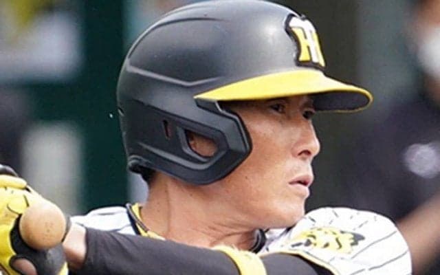 引退表明の糸井嘉男が代打で左前打　満員スタンドから大歓声、笑顔で応える