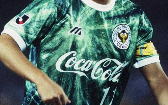 「めっちゃかっこいい」「Jリーグ初期のヴェルディ思い出す」日テレ・ベレーザの新ユニフォームにファンが興奮! 胸には「コカ・コーラ」のロゴが復活