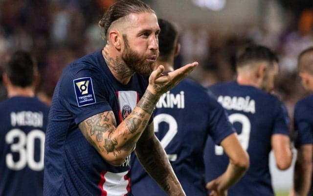 お団子ヘアからオシャレ坊主に大変貌！ラモスの断髪式決行にネイマールは「こっちのほうがずっと良いよ」