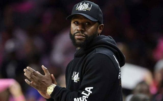 来日メイウェザー、アナログな買い物風景に海外ファン唖然「モノポリーみたい」