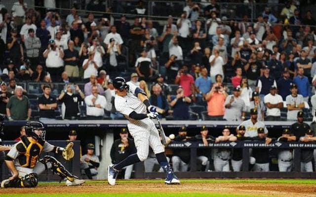 【MLB】“2000万円のHR球”キャッチしたのに即返還　ジャッジの60号めぐる大学生の善行
