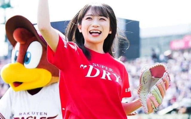 賛否呼ぶ芸能人の始球式　200万回再生のアイドルから学ぶ“愛され条件”とは？