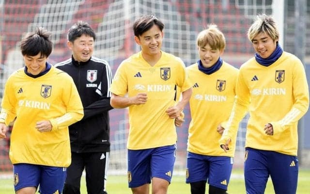 久保建英「オレひとりでいいの？」ドイツ遠征中の「少年とのやりとり」に「言い方優しい！」「ちゃんとお兄さん」の素顔