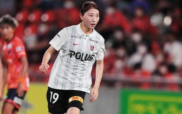 「幸せな気分」「笑顔にマイナスイオンもらってます」浦和L・塩越柚歩が自然でリフレッシュした姿にファン反応「癒されました」