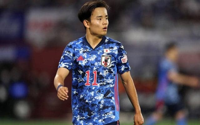 久保建英「一緒に撮らなくて大丈夫？」、少年ファンへの神対応に「メッチャ優しい」「人柄も超一流」と称賛の声