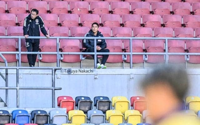 日本代表が田中碧の本拠スタジアムでアメリカ戦に向けた練習を行う！ 長谷部誠も見守る中、冒頭15分を報道陣に公開！