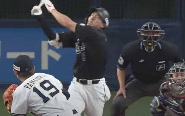 「時が止まる」打者腰砕け…　山岡の“不思議なボール”にファン驚愕「これぞ魔球」