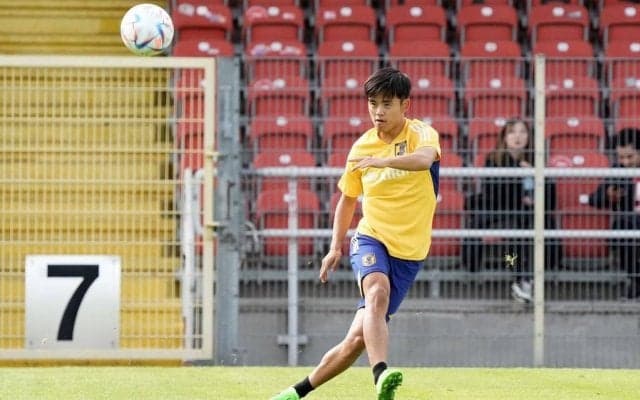 「めちゃくちゃ久保建英じゃん」久保建英「日本代表”新ユニ”イラスト」を”ジャイキリ”作者が描き下ろし!アメリカ戦直前のサプライズ
