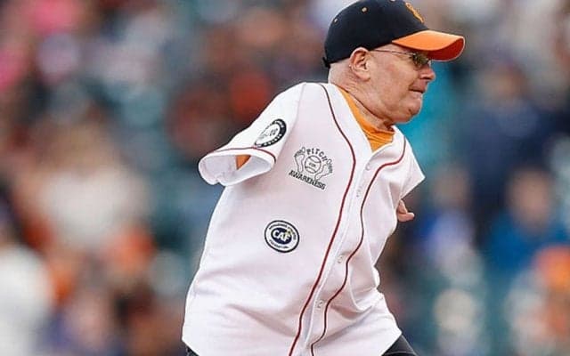【MLB】生まれつき両腕がない男性の始球式に米称賛　「人間なんだってできる」「しかも正確」