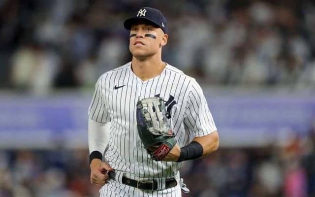 【MLB】“チョイ投げ”なのに「ミサイルのよう」　ジャッジの「完璧なバズーカ」に驚愕
