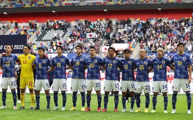 「傑出している」角度や露出で印象変わる！日本代表新ユニに米メディア着目、舞い上がる折り鶴模様がくっきり「最高のキット」