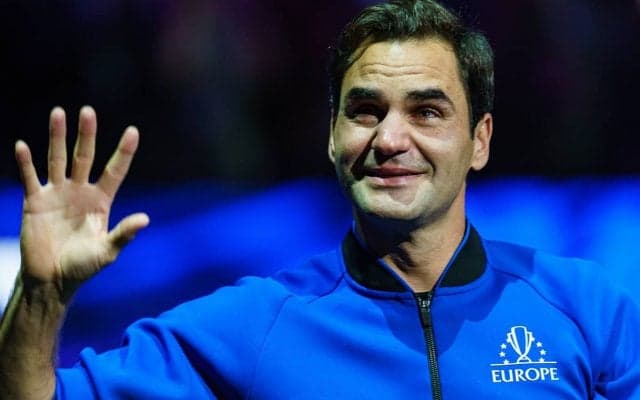 フェデラー、「完璧な旅だった」と現役最後の試合を終えて涙。一時代を築いたキャリアに幕