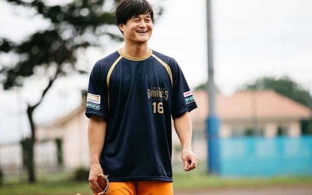 人気芸人が雑草だらけのブルペンで練習　ティモンディ高岸が激白、プロ挑戦の“真意”