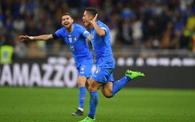 ｢マジでえぐい｣!! 未勝利のイングランド代表撃破のイタリア代表FWのゴールが｢ラブリーなタッチ｣など話題に! 背番号10が決めた衝撃の｢決勝ゴール｣
