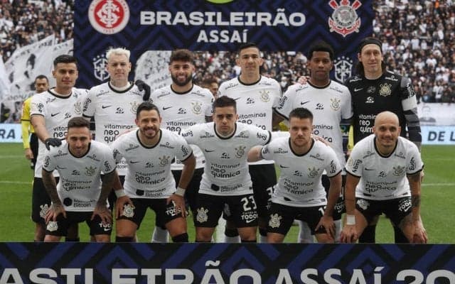 ｢すごい｣や｢ダサい｣など賛否両論！ コリンチャンスが「日本語新ユニフォーム」を衝撃発表！ ｢10年前優勝のクラブW杯｣にインスパイアされた｢斬新すぎる3rdユニ｣