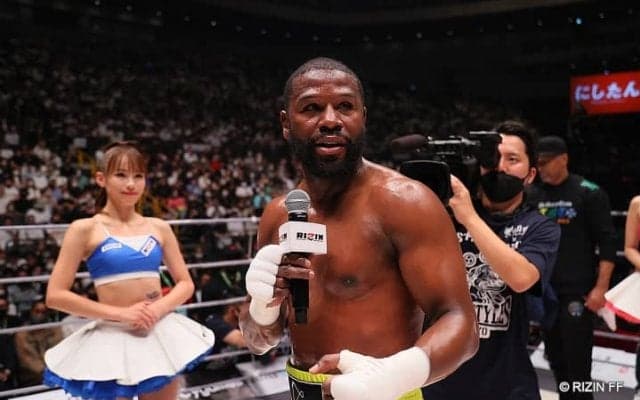 波紋広がるメイウェザーへの”花束投げ捨て”騒動！井上尚弥は「俺なら確実に拾わん」、ファンも同調「情けなくなる」