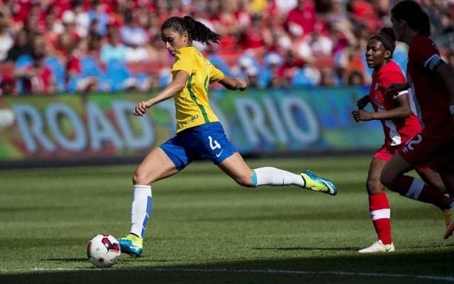 約5万人を集めた女子サッカーの会場で「すごいゴール」＆「神対応」!  ブラジル代表DFが食らわせた「ギャップ萌え」