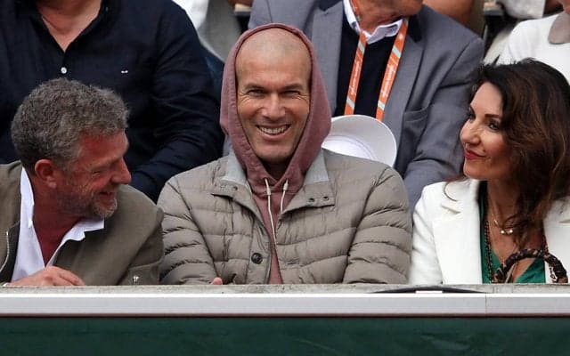 あのジダンが落馬!? 大バズりの理由は華麗すぎる受け身「何をやっても華麗だ」「エレガント」