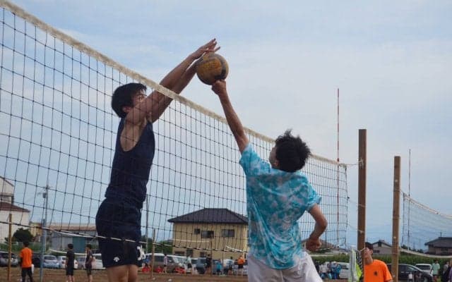 年々進化する畑の上の熱戦！　第9回ファームバレーを開催