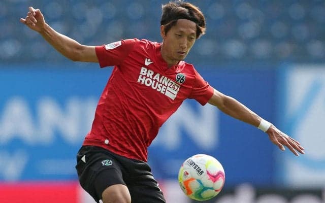 「大丈夫ですか？」鼻骨骨折のハノーファー室屋成が元気な姿を披露！フェイスガード着用で復帰へ 