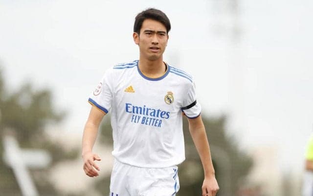 レアルの18歳MF中井卓大がカスティージャで公式戦デビュー!! ｢彼の才能と努力を感じる｣日本代表入り期待の超逸材がスペイン3部の試合で初出場