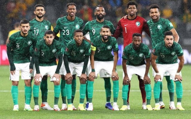 日本を抑えて1位でW杯出場決めたサウジアラビア、W杯ユニは伝統の緑と白もスピード感と大胆さを表現