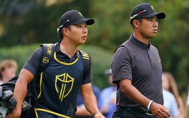 松山英樹のキャディー、米選抜にサイン書かれた“まさかの場所”が米話題「お腹に…」