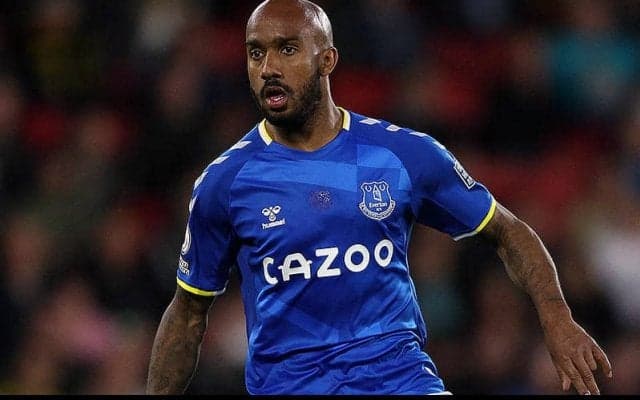 デルフが32歳の若さで現役に別れ…アストン・ビラやシティ、エバートンでプレー