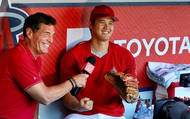 【MLB】大谷翔平が「通訳なしで会話してる」　そばで見守る水原一平氏が「誇らしそう」