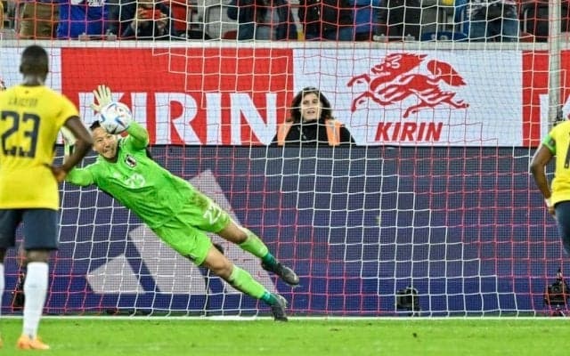 エクアドル戦「0-0」死闘で分かった「最終序列」！「PK阻止」シュミット・ダニエルの「正GK」急浮上、長友佑都の「存在価値」と厳しくなった「CB」【GK・DF編】【日本代表「ラストサバイバル」分析】