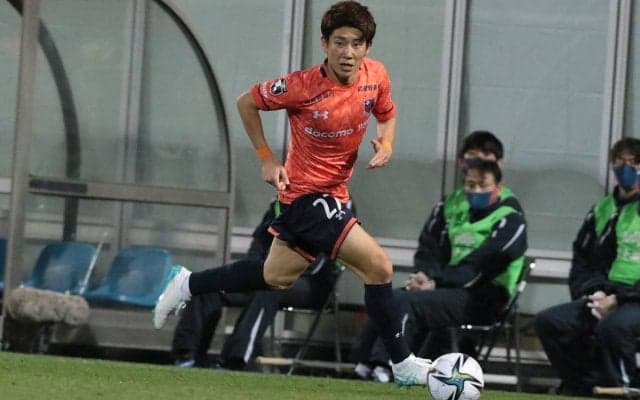 「奥さん可愛すぎ！」「全く違和感ないユニ姿」J2大宮FW中野誠也にセレモニーで花束渡す妻の姿が話題「素敵だなぁ」