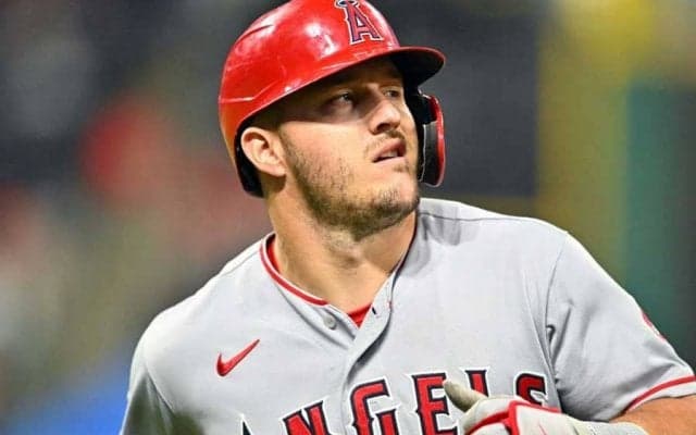 【MLB】トラウトが子どもへのサイン拒否？　批判に反論殺到「スタジアムでいつもしている」