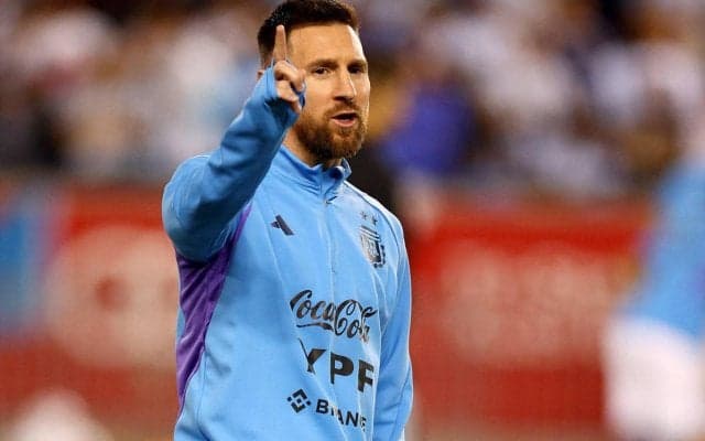 メッシのサインを体に貰ったGKが直後にタトゥースタジオ直行「夢が叶った」