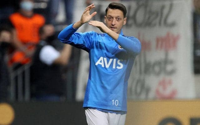 エジルに第2子誕生、2019年にミス・トルコの女性と結婚