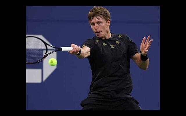 地元ディミトロフ撃破で8強入り