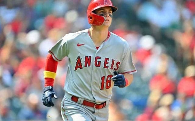 【MLB】エ軍逸材、グラウンドでの号泣が「残酷だ」　3度目の災難…ユニで涙拭い「心が痛む」