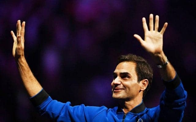 フェデラー、世界を泣かせた「あの写真が欲しい」　ナダルの手を握った引退名場面を回顧