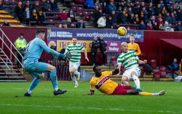 「100万再生」目前！世界を魅了した仰天ボレー！U-21アイルランド代表MF「あわやプスカシュ賞」スーパーゴール