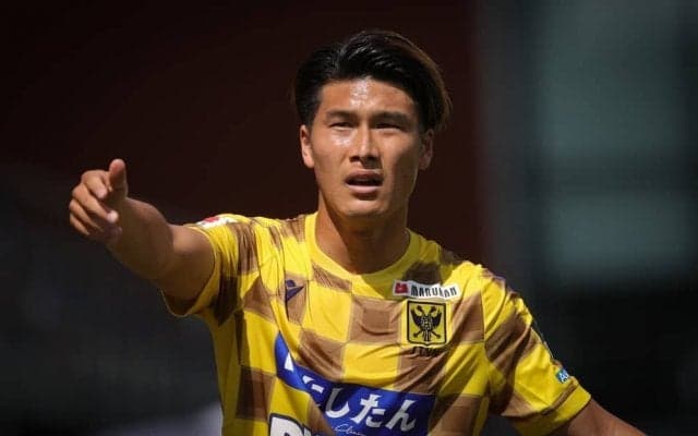 ｢めっちゃ格好良い｣橋岡大樹の｢マッチョな半裸オフショット｣! 久保建英が禁断の｢先輩投稿イジり｣し、香川真司も登場した｢整いましたか｣ショット