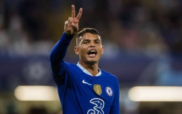 ｢チェルシーの女王｣礼賛の声!!“ブラジル代表DFの要”美人奥様の「背番号3」セレソンユニ写真に｢なんて美しい｣世界中から絶賛！