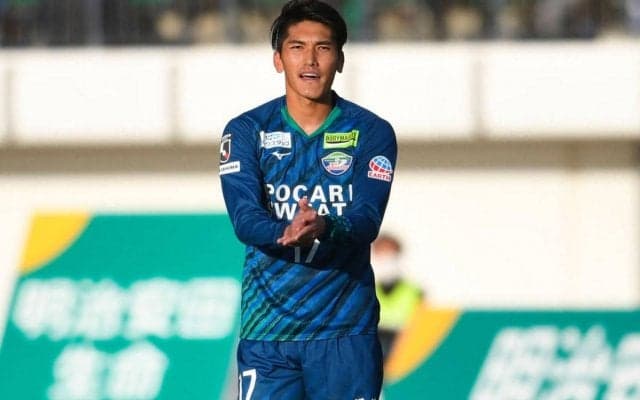 「奥様めちゃキレイ」「どこで知り合うんだろう」徳島FW一美和成の200試合達成セレモニーが大反響！ 奥様に視線が集中「お綺麗ですね」