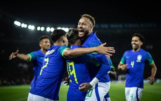 ｢夢の仕事｣ブラジル代表ネイマールの臨場感がありすぎる「見たことないゴールシーン」でカメラマンに脚光！