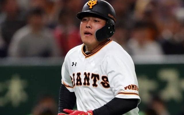巨人・岡本　指揮官が指摘する「中田を抜けない理由」とは