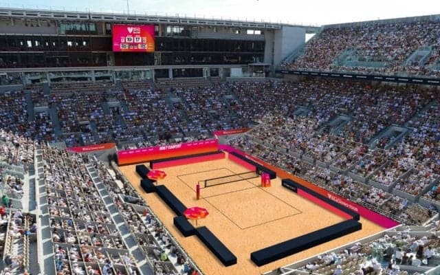 赤土が砂浜に！　ビーチバレーボールのプロツアー大会がテニス世界四大大会、全仏オープンの会場で開催