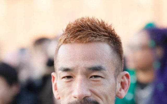 ｢最高に似合ってます｣!! 元代表MF中田英寿が「頭にタオルを巻いた姿」でお米の収穫に参戦! ｢3000超いいね｣がついたコンバイン作業のインスタ投稿