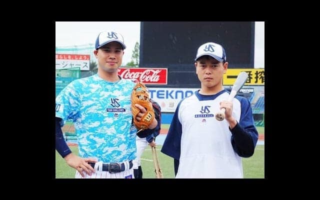 ヤクルト連覇を支えた名脇役の成長秘話。山崎晃大朗の「献身力」と奥村展征の「声」はチームに勇気を与え、勝利へと導いた