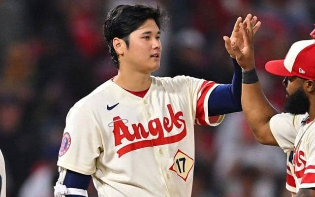 【MLB】「水原通訳回避能力たけー」　大谷翔平は逃げ遅れて“悲鳴”…手荒い祝福に注目